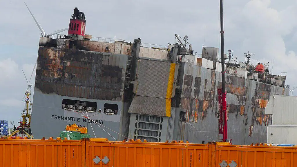 EV fires on Cook Strait ferries: Ministerial expert panel to examine safety 1 EV fires prevention and safety measures - Crucial fire safety protocols for EVs